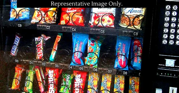 Video: Check Out India's 1st Food Vending Machine On-Board a Running Train!