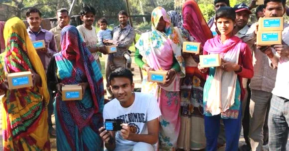 Jaipur Teen's Brilliant Low-Cost Device is Literally Connecting Farmers to Their Farm!