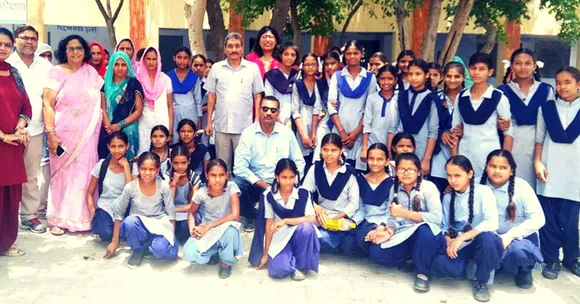 Haryana Man Turns Pad Man on Diwali, Distributes 1000 Sanitary Napkins to Poor Girls!