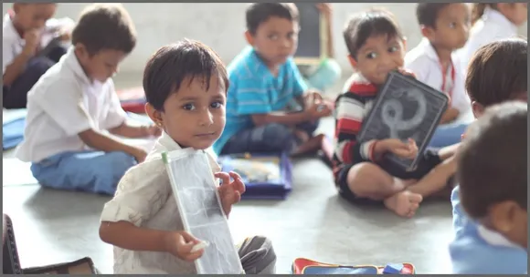 Here's How Varanasi Youngsters Are Teaching Over 1,000 Underprivileged Kids!