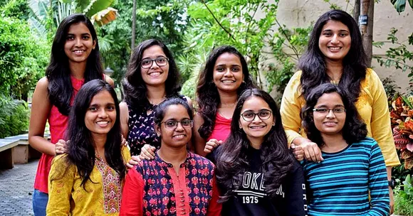 Mumbai Girls' Brilliant Way to Remove Paan Stains Could Save Railways Crores Every Year