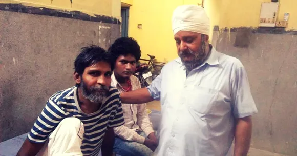 Every Night For The Last 26 Years, This Patna Man Has Fed & Cared For Abandoned Patients