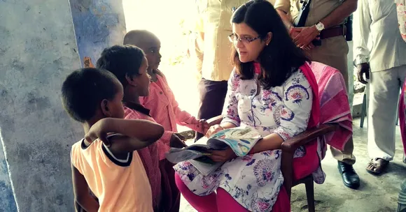 UP IAS Officer Makes Time to Teach Govt School Kids, Inspires 700 Citizens To Do Same!