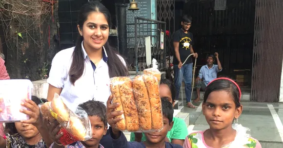 This 16-Year-Old Delhi Girl's Initiative is Feeding Over 350 People Each Week!