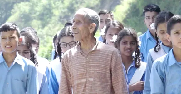 This 79-YO Unsung Hero Has Been Fighting To Save Uttarakhand's Trees for 40+ Years!