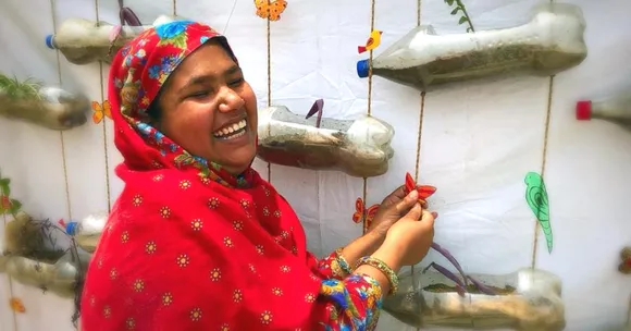 Here's How This NGO is Helping Ghazipur's Waste Pickers Get Gold From 'Garbage'