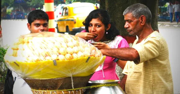 Not Just Rolls & Roshogolla: 10 Delectable Dishes Kolkata Folks Will Vouch For!