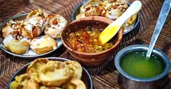 #FoodSecrets: This 50-Year-Old Iconic Eatery Serves Varanasi Its Favourite Tamatar Chaat!