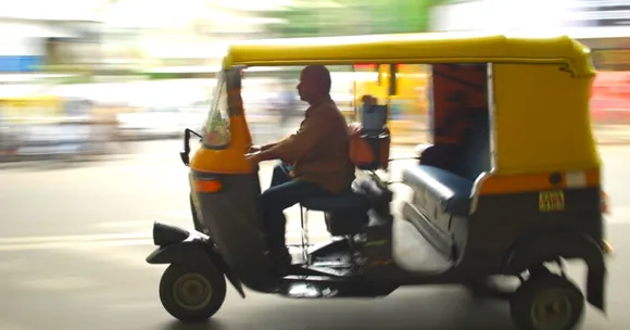 B'luru Auto Driver Takes Pregnant Lady to Hospital, Looks After Newborn for 18 Days!