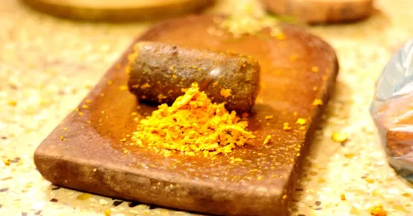 Dandruff to Pests: Turmeric Is the Best Desi Solution for These 8 Problems!