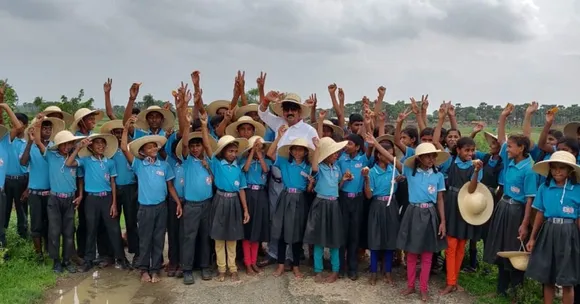 Bihar School Accepts Plastic Waste As Fees, Provides Free Books & Meals!