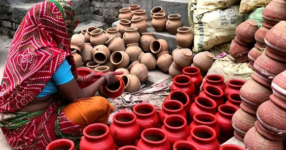 This Diwali, Visit Delhi's Potters' Colony & Meet the Artists Behind Your Diyas!