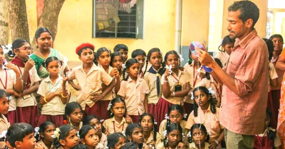 IIT Engineer Switches Career, Upcycles Waste Into Toys to Teach 'Ahimsa' to Kids!