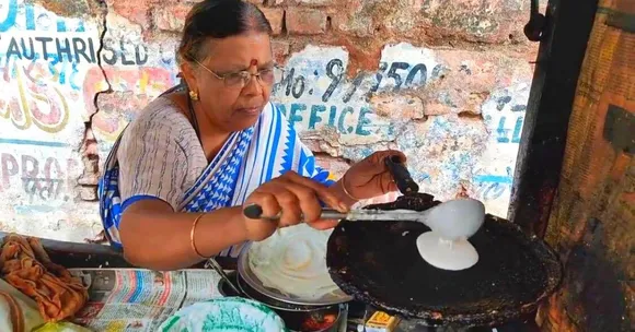 'I Know What Starvation Does': 62-YO Nagpur 'Ajji' Sells Dosas For Just Rs 10