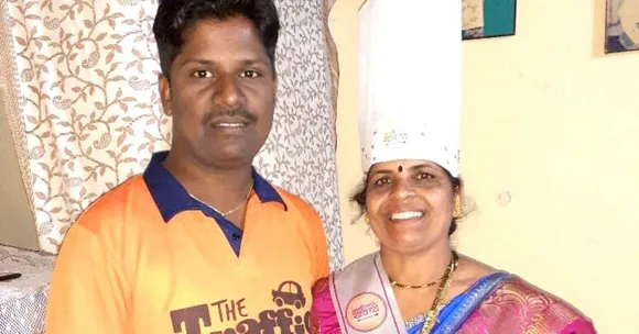 Son Quits Job to Sell Ma's Special Vada Pav at Traffic Signals, Earns Rs 2 Lakh/Month