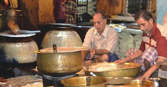 Watch: This Century-Old Amritsar Dhaba Loved by Nehru & Lala Lajpat Rai