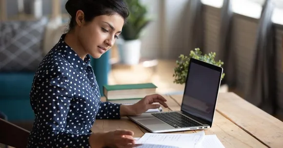 How Digital Signs are Changing the Way Indians Move Online, Securely & Sustainably