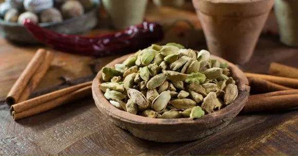 8 Natural Mouth Fresheners In Your Kitchen That Are Packed With Health Benefits