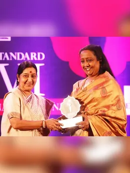 5 Homemaker Turned Entrepreneurs Who Started Small & Now Earn In Lakhs