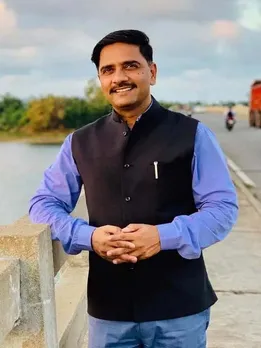 Daily Wager’s Son Who Braved Odds & Cracked UPSC in First Attempt