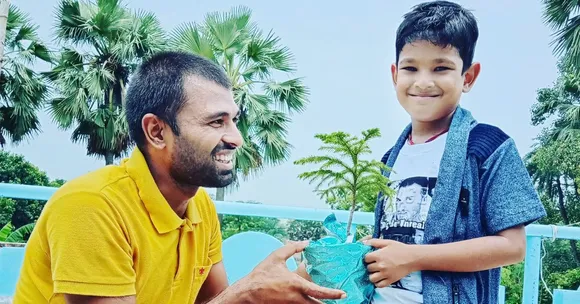 Bihar Man Plants 90000 Saplings Using Unique Payment Model at His ‘Free’ Coaching Class