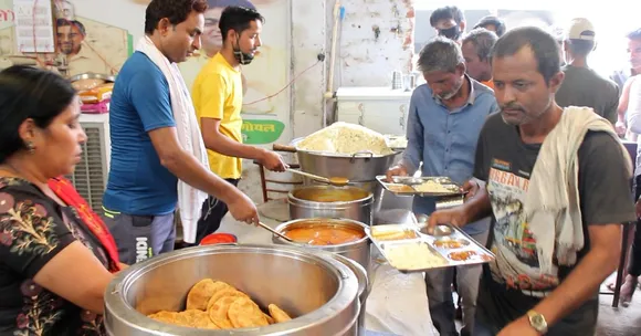 Delhi Man's Re 1 Thali Feeds 2000 Hungry Souls With Dignity