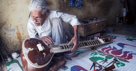 How 7 Generations of Sitarmakers Started Making Instruments for India’s Top Musicians