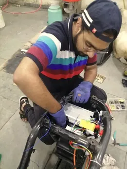 23-YO Engineer Says ‘Don’t Sell Old 2-Wheelers’; Converts Them into EVs in 2 Days