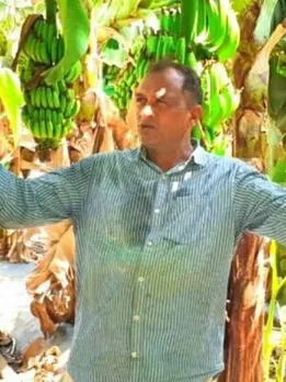 A 50-YO Organic Farmer’s Unique Sales Technique Helps Him Earn in Crores