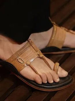 Entrepreneur’s Modern Spin on Traditional Kolhapuris Bring Global Orders, Earn Rs 3 Cr