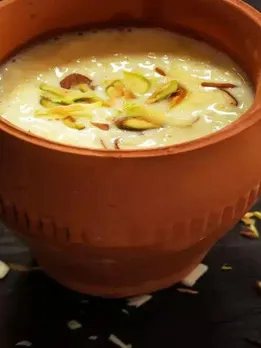 A Village Near Kolkata Supplies 600 Kg of Rabri Daily Across India, Thanks to One Sweet Maker