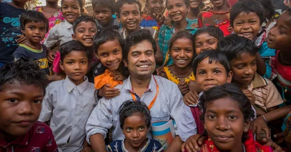 This Hero Turned Mud Walls Into Blackboards & Streets Into Schools for 10,000 Children