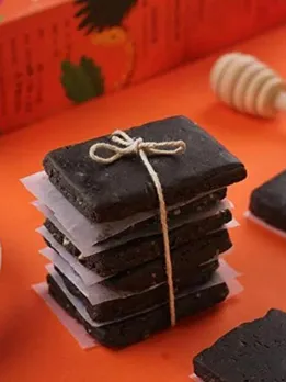 7 Made-In-India Healthy Snack Brands For Your Midnight Cravings