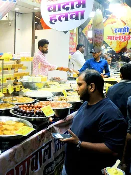 15 Best Street Food Dishes To Try At Indore's Sarafa Bazaar: A Foodie's Guide