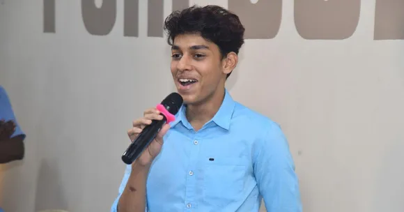 Meet the 19-YO Who Can Read, Write & Type 400 Languages