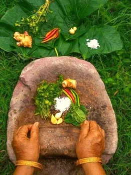 Tracing Uttarakhand’s Ancient Tradition of Making Flavoured Pahadi Salts by Hand!