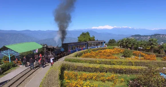 Darjeeling’s Toy Train Has Chugged Through the Himalayas Since 1881 — Here’s Why It’s a UNESCO Icon!