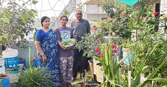 'I Eat What I Harvest': 68-YO Ex-Banker Grows 200+ Organic Veggies & Fruits on His Terrace