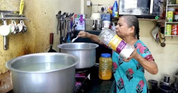 This 63-YO With Parkinson’s Cooks 25 Kg of Khichdi Daily — & Gives It Away For Free