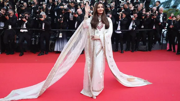 Why is Indian red carpet fashion still wrapped up in the sari? post image