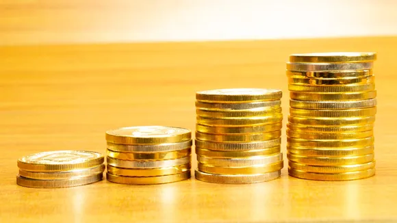 Gold surging again