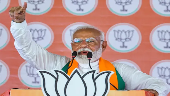 Congress Attacks PM Modi, PM Modi on Gandhi, PM Modi Claims No one knew Mahatma Gandhi before film was made, पीएम मोदी का गांधी पर बयान, मोदी का दावा,  महात्मा गांधी को कोई नहीं जानता था