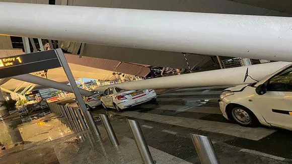 Delhi Airport, Delhi Airport Roof Collapse, Delhi Airport Terminal-1 Roof Collapse, Delhi Airport flights affected, दिल्ली एयरपोर्ट, दिल्ली एयरपोर्ट की छत गिरी, दिल्ली एयरपोर्ट के टर्मिनल 1 की छत गिरी, दिल्ली एयरपोर्ट से उड़ानों की आवाजाही पर असर, दिल्ली में भारी बारिश, Heavy Rainfall in Delhi