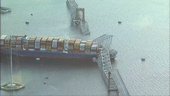US Bridge Collapse, Baltimore bridge Collapse, Crew of container ship all Indian, container ship collided with Baltimore bridge, अमेरिका में जहाज के टकराने से पुल ढहा, अमेरिका में बड़ा हादसा, अमेरिकी पुल ढहा, पुल ढहाने वाले जहाज के सभी क्रू मेंबर भारतीय