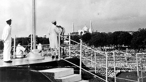 Priyanka Gandhi, PM Modi, Pandit Nehru, प्रियंका गांधी, पीएम मोदी, पंडित नेहरू, Congress vs Modi