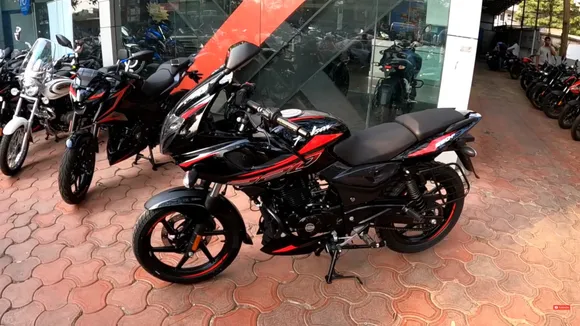 Bajaj-Pulsar-220F-1