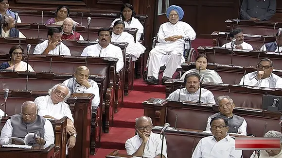 Manmohan Singh, Narendra Modi, White Paper, Opposition, Shiv Sena (UBT), SP, Congress, BJP, UPA, मनमोहन सिंह, नरेंद्र मोदी, व्हाइट पेपर, श्वेत पत्र, यूपीए, कांग्रेस, बीजेपी, शिवसेना, समाजवादी पार्टी