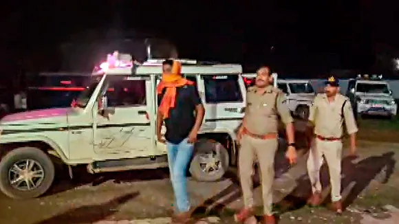 MP Sidhi Case, Pravesh Shukla Arrested, urinating on tribal youth, BJP, Congress, Rahul Gandhi, Shivraj Singh Chouhan, Madhya Pradesh, Bulldozer Action, मध्य प्रदेश के सीधी की वारदात, एमपी, प्रवेश शुक्ला गिरफ्तार, आदिवासी पर पेशाब करने की वारदात, राहुल गांधी, कांग्रेस, बीजेपी, शिवराज सिंह चौहान, नरोत्तम मिश्रा, बुलडोजर, मायावती, कमलनाथ, Kamal Nath