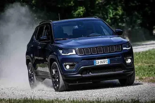 Jeep Compass फेसलिफ्ट से उठा पर्दा, नए इंजन के साथ होंगे ये फीचर्स