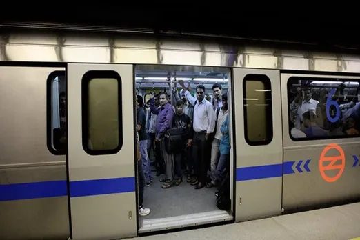 Delhi Metro, सीबीएसई के पंजीकृत 3.30 लाख बच्चों को परेशानी मुक्त यात्रा की सुविधा उपलब्ध हो सके उसके लिए यह पहल सीआईएसएफ के सहयोग से की गई है.